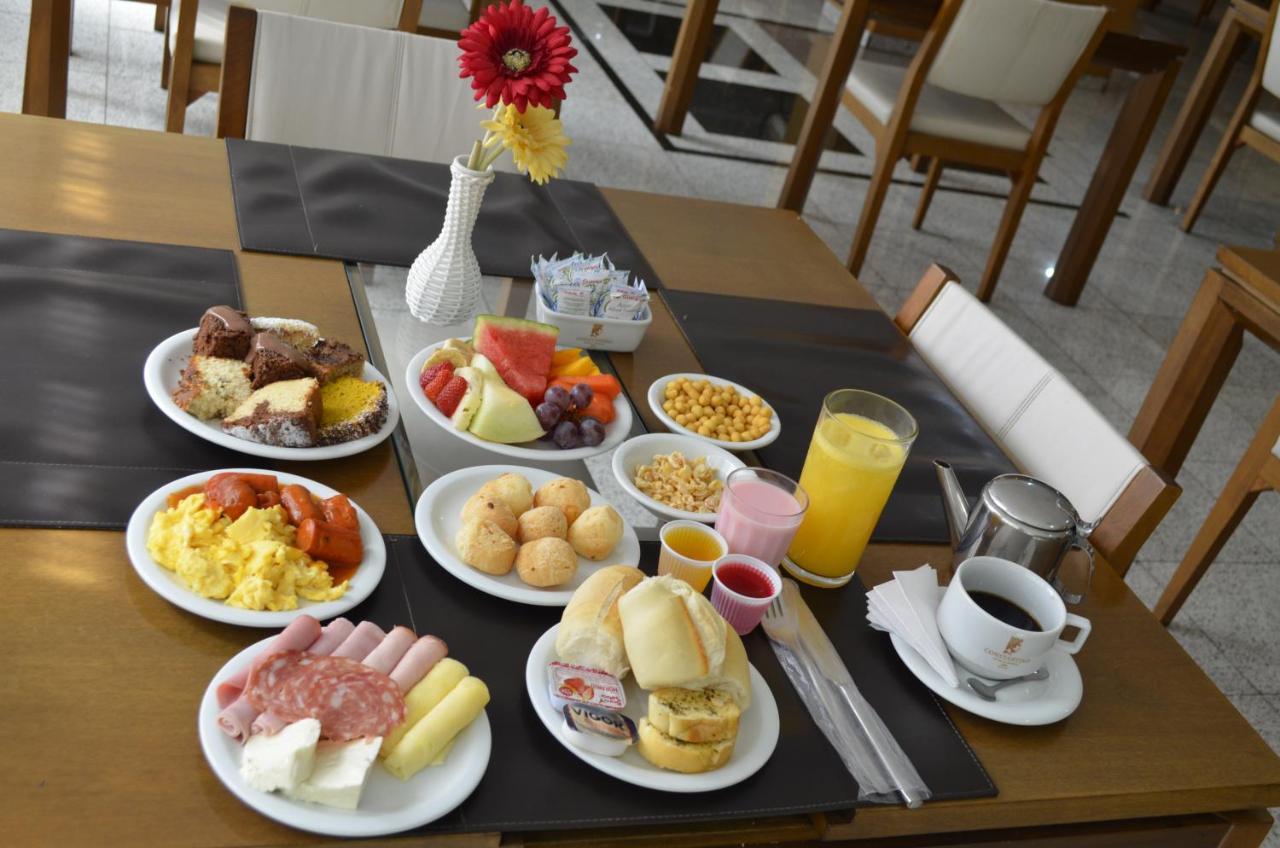 Constantino Hotel E Eventos Juiz de Fora Exteriör bild A typical continental breakfast