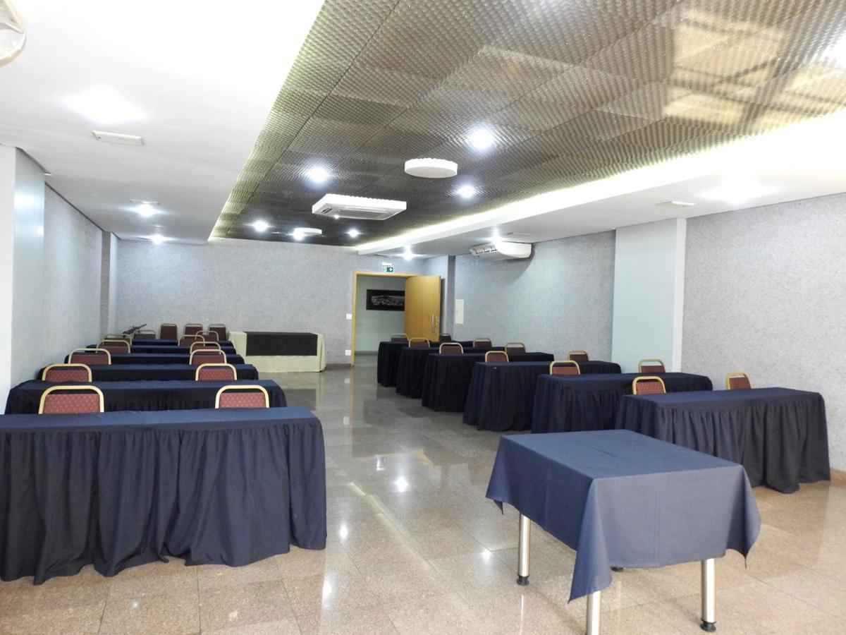 Constantino Hotel E Eventos Juiz de Fora Exteriör bild A conference room at the hotel