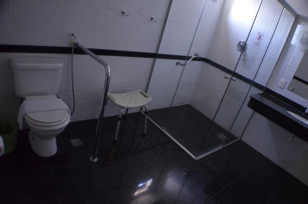 Constantino Hotel E Eventos Juiz de Fora Exteriör bild Bathroom with a shower seat